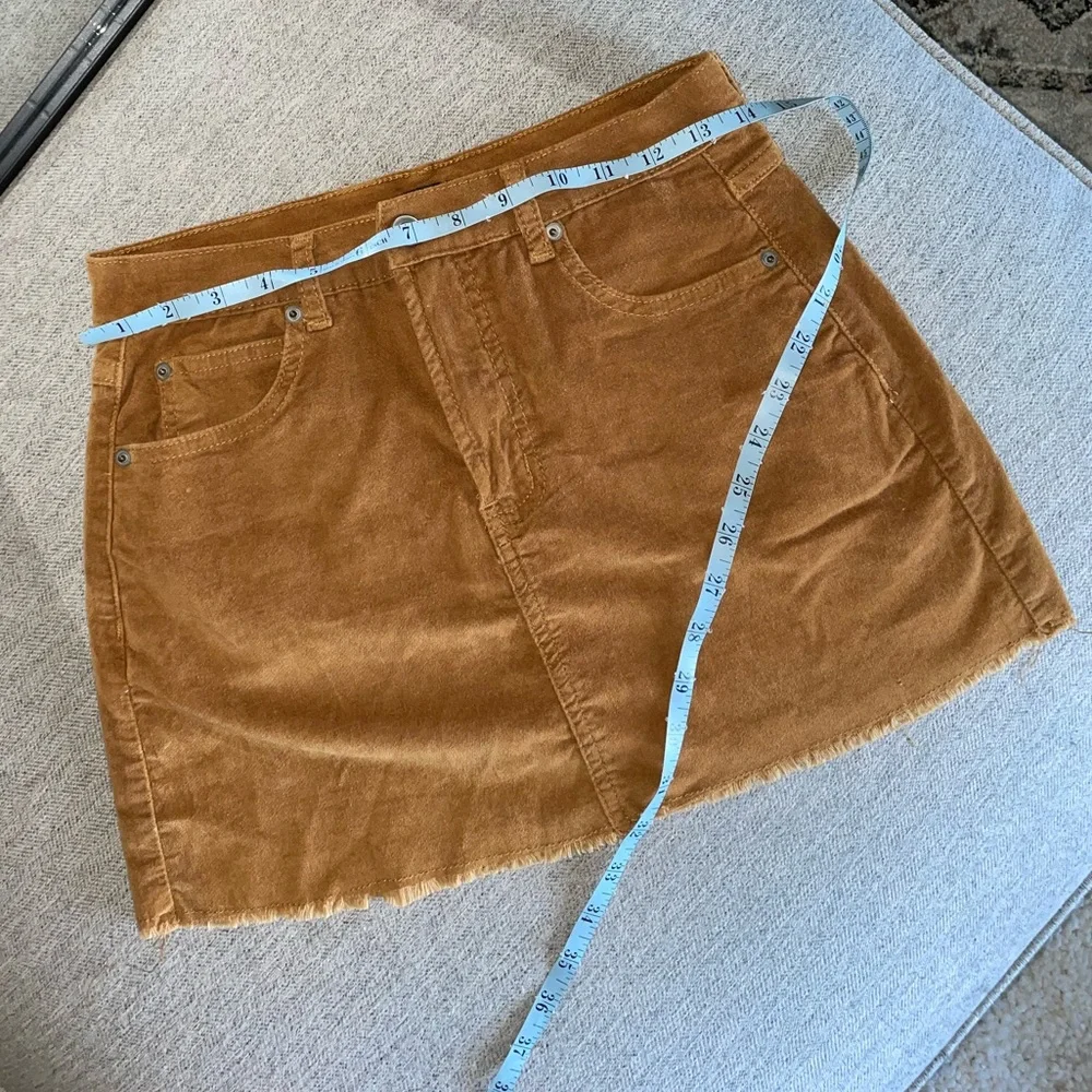 Brandy Melville Juliette Corduroy Skirt - Picture 3 of 4